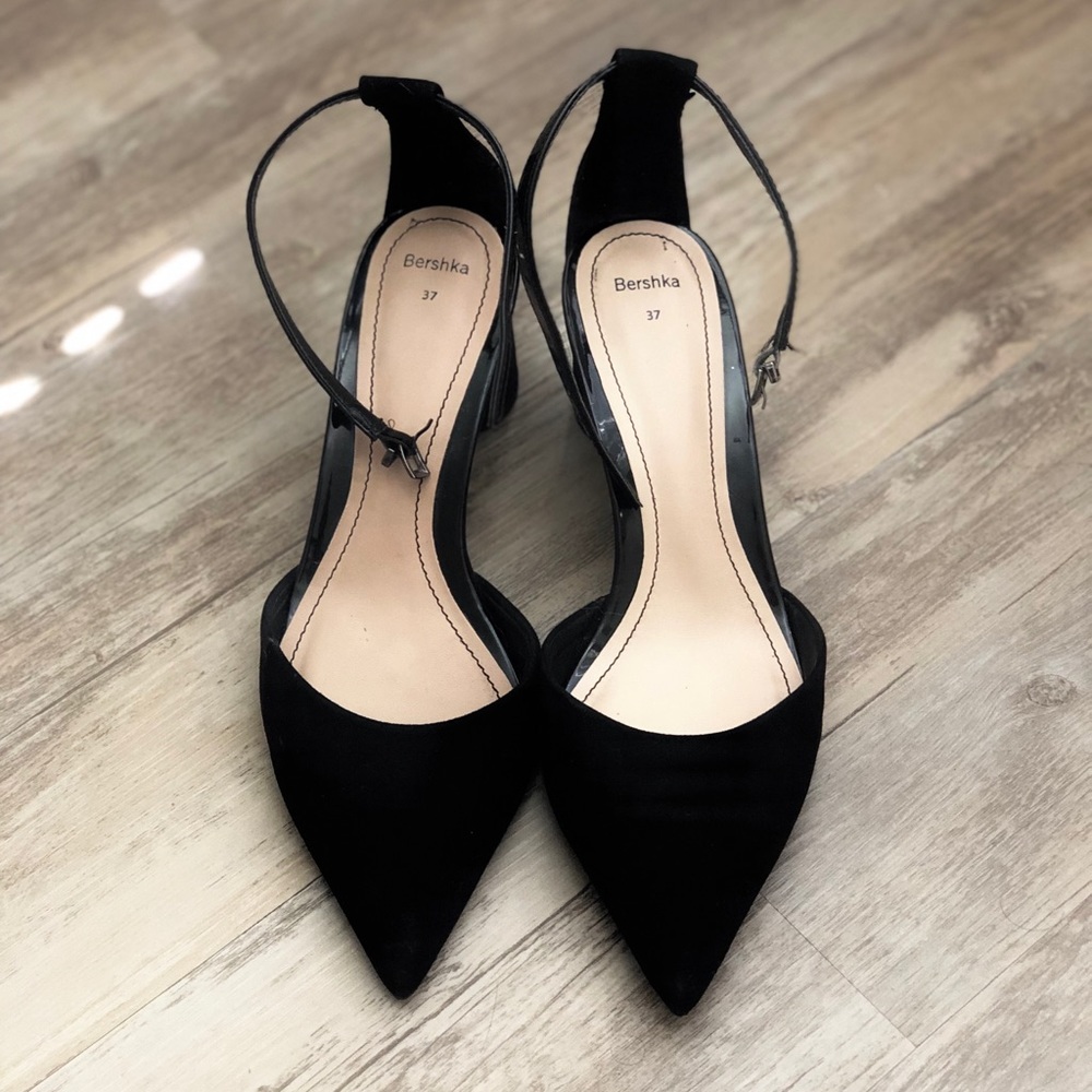 Black heeled sandals US 7 Bershka velvet new